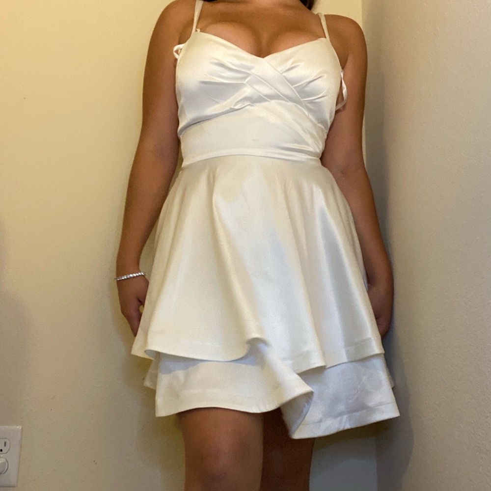 FLOWY WHITE DRESS